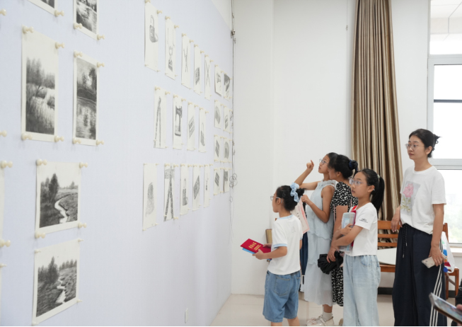 少年挥毫绘故土 美育润心绽芳华 ——沧州渤海新区黄骅市南大港产业园区举办青少年美术公益课成果展
