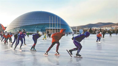 绥芬河：中俄青少年冰上联谊