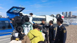 黑河口岸中俄气垫船客流同比增长超五成