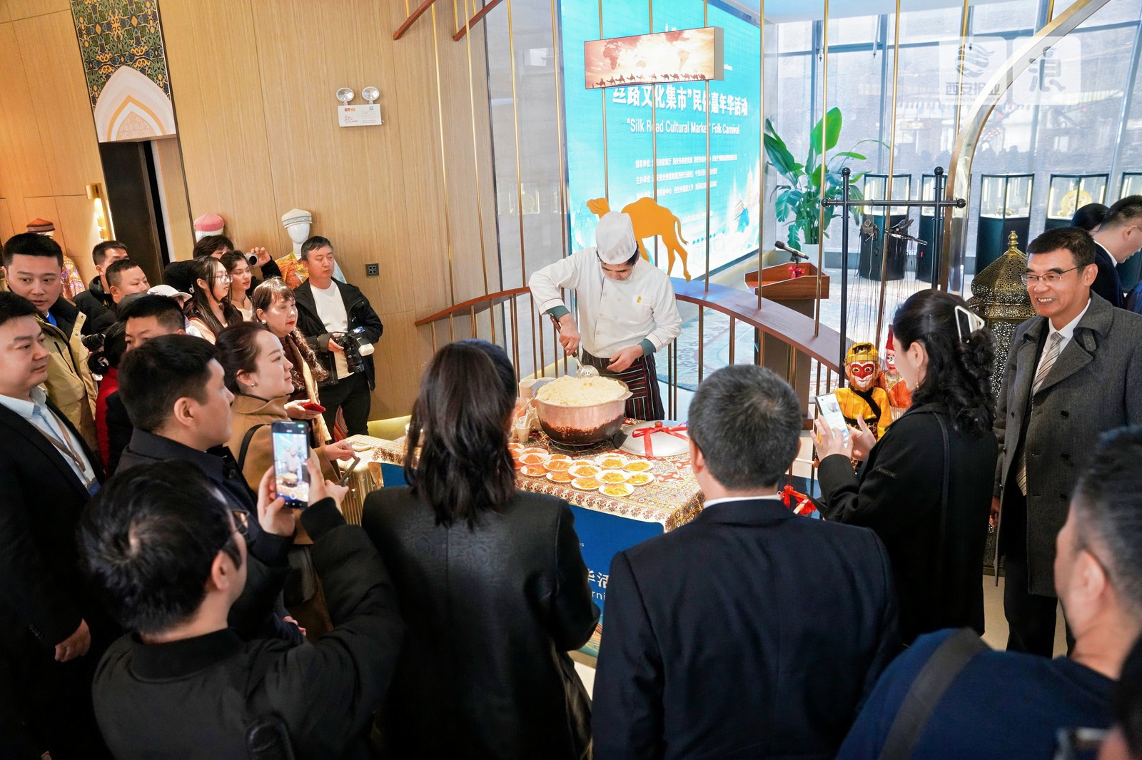 “春满人间 文明互鉴”丝路文化集市民俗嘉年华活动在西安启幕