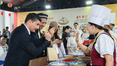 渭南特色美食亮相丝博会 传统风味吸引中外食客
