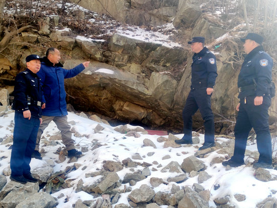 河南灵宝·陕西潼关两地公安机关开展矿山区域联合执法行动
