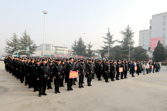 河南灵宝·陕西潼关两地公安机关开展矿山区域联合执法行动