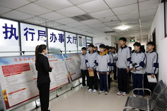 这堂法治课“很有料” 河南省封丘县人民法院举办公众开放日活动
