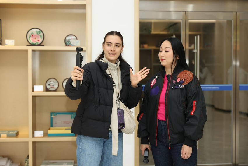 【2025打卡中国】外国网红点赞“Amazing郑州”:在这里看见未来中国的模样