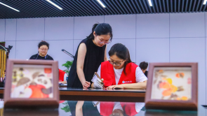 南阳市卧龙区：非遗制作充盈暑期“三下乡”