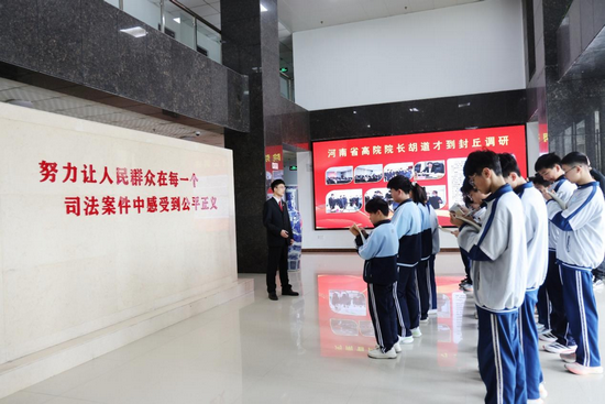 这堂法治课“很有料” 河南省封丘县人民法院举办公众开放日活动