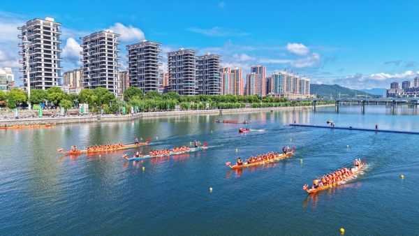 南阳市淅川县：龙舟奋楫庆端午
