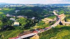 山西太原：青山叠翠 高速延伸