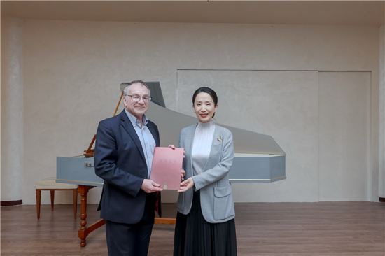南京艺术学院美籍教师羽管键琴、巴赫音乐CD捐赠仪式暨中外师生巴洛克音乐会圆满成功