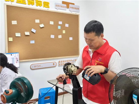 泰州海陵京泰路街道泰康社區:一間愛心工坊 盛滿鄰裡微光