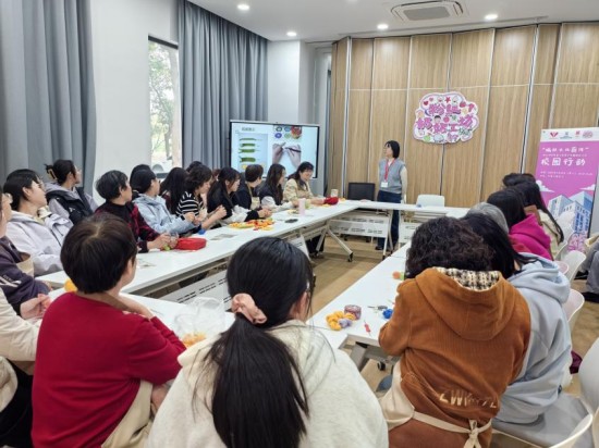 无锡红旗社区“粉红奶奶”手工坊:一个编织爱的故事