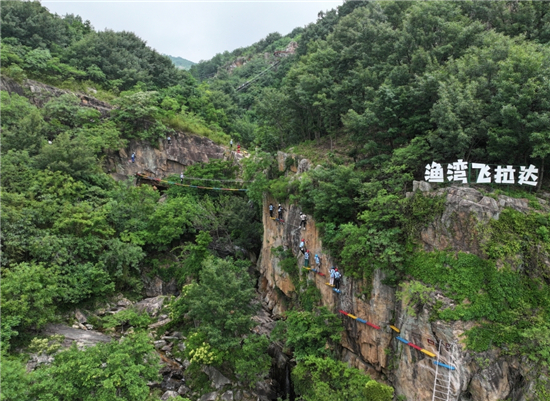 飞瀑流泉间上演“岩壁芭蕾” 2026渔湾攀岩挑战赛圆满落幕