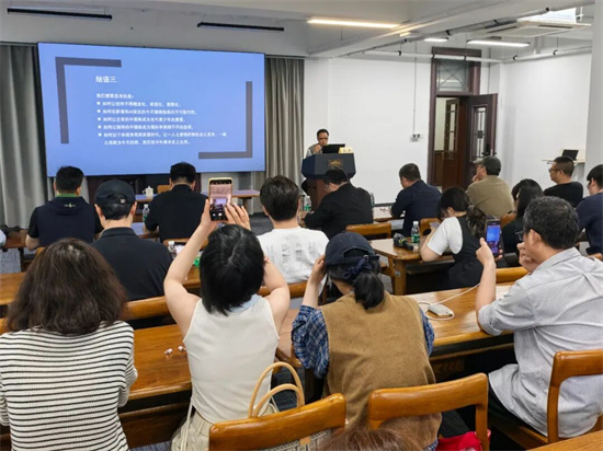 江苏省中国画学会创会会长高云走进南京大学艺术学院开展专题讲座
