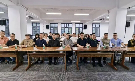 江苏省中国画学会创会会长高云走进南京大学艺术学院开展专题讲座