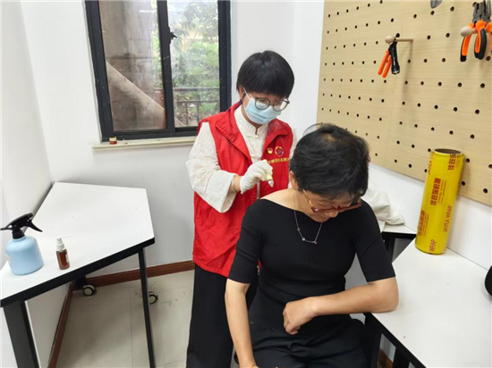 泰州海陵京泰路街道泰康社區:一間愛心工坊 盛滿鄰裡微光