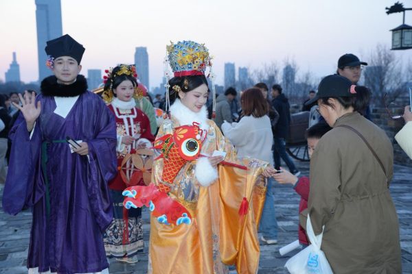 台城夜游焕新彩 南京春节夜间文旅再添年味儿新场景