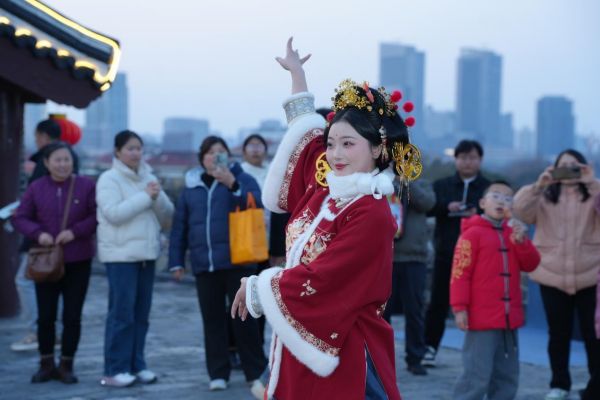 台城夜游焕新彩 南京春节夜间文旅再添年味儿新场景