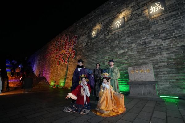 台城夜游焕新彩 南京春节夜间文旅再添年味儿新场景