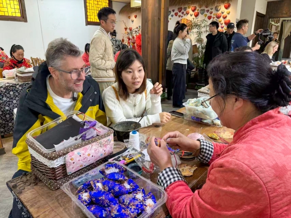 【2025打卡中国】徐州段收官:乡村不仅美 特产也很“潮” null