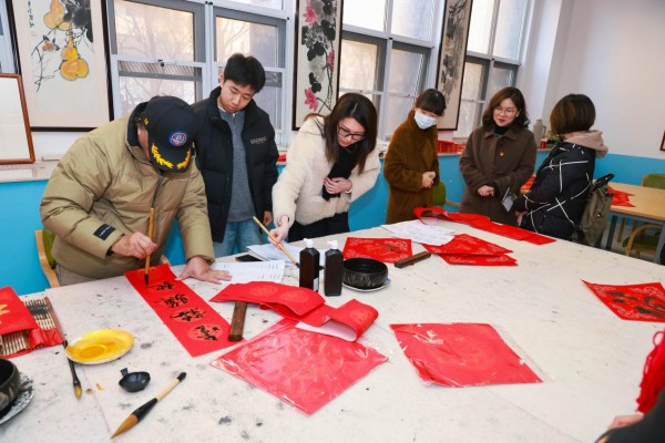 南京市栖霞区开展助残迎新春趣味活动 绘就残健共融新图景