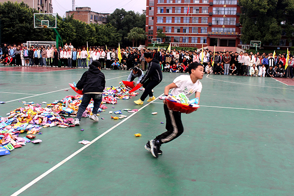 宜宾市一曼中学校初中部第七届校园文化艺术节举行 null