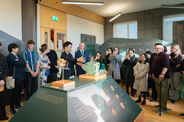 古蜀文明走向世界 “面具之下：发现三星堆与金沙”在牛津大学展出