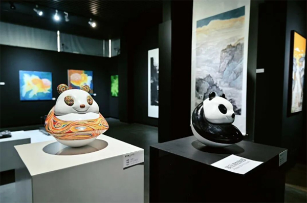 “绘塑共生”锦江/中江“两江”当代艺术交流展启幕 null