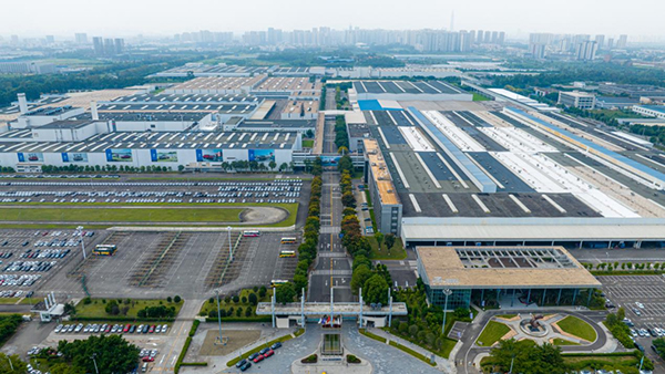 2025年前三季度 成都经开区汽车产量同比增长28.6% null