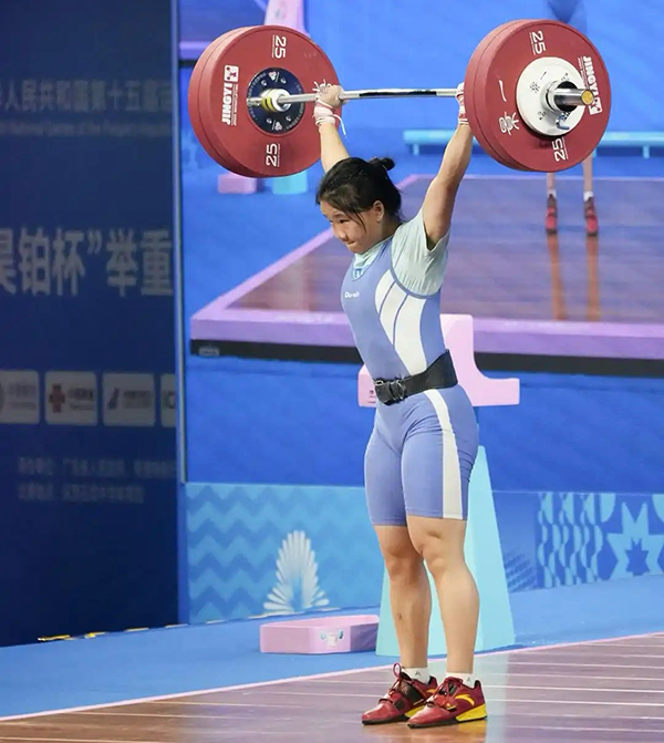 内江姑娘方淋在全运会上一“举”夺金 null