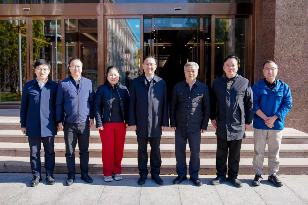 传承红色基因 勇担时代使命 | 中国广电联合会会长范卫平赴中国传媒大学讲授思政课 null