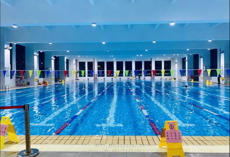 Discover swimming pools in Huangpu