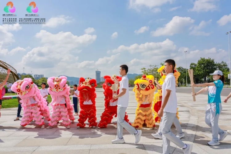 In Pictures: Torch of the 15th National Games Lights Up Huangpu!_fororder_图片1