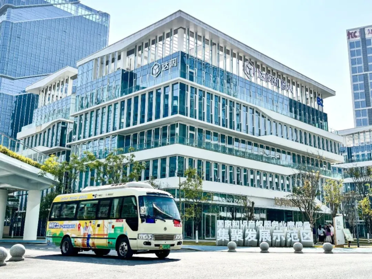 Guangzhou's Huangpu welcomes 1st EasyBus service