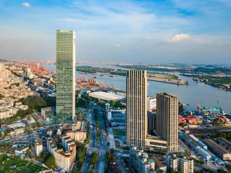 Huangpu Port economic zone boosts maritime industry growth