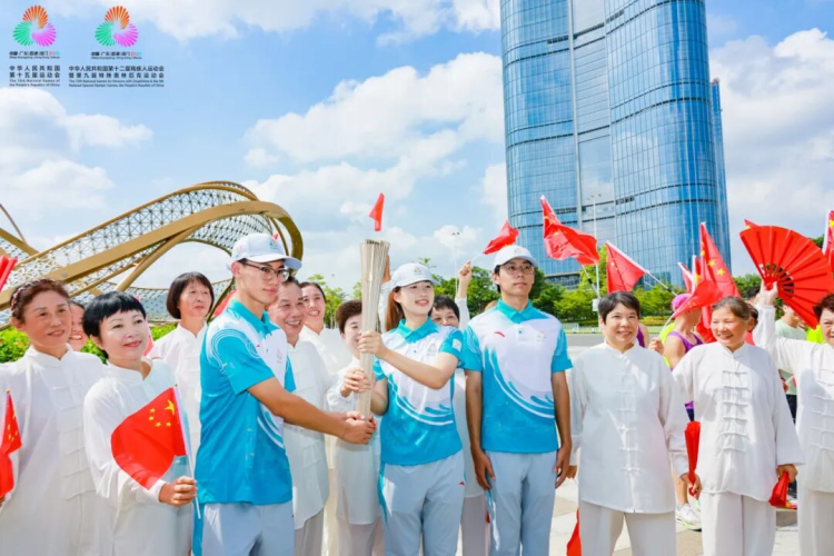 In Pictures: Torch of the 15th National Games Lights Up Huangpu!_fororder_图片6
