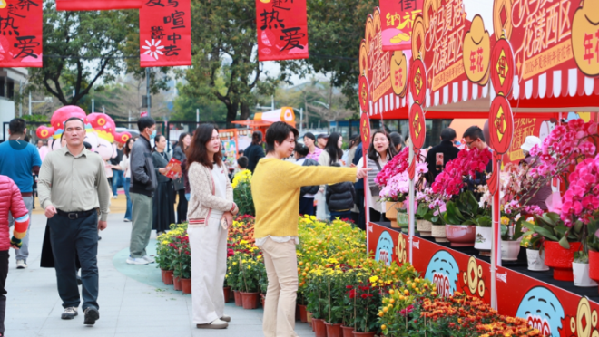 Cantonese Goods Going Global | Visit Xiagang Street in Huangpu District, Guangzhou for the Flower Market, New Year Shopping and Village Gala_fororder_d904bf87-1465-4b73-be31-20e6a853a685.1095x717.750x491