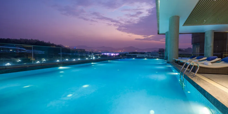 Discover swimming pools in Huangpu