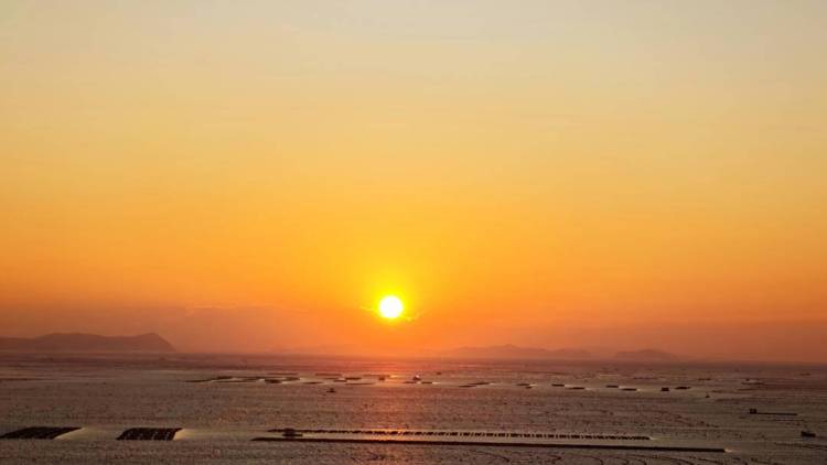 大连长海县：海洋牧场朝霞美如画