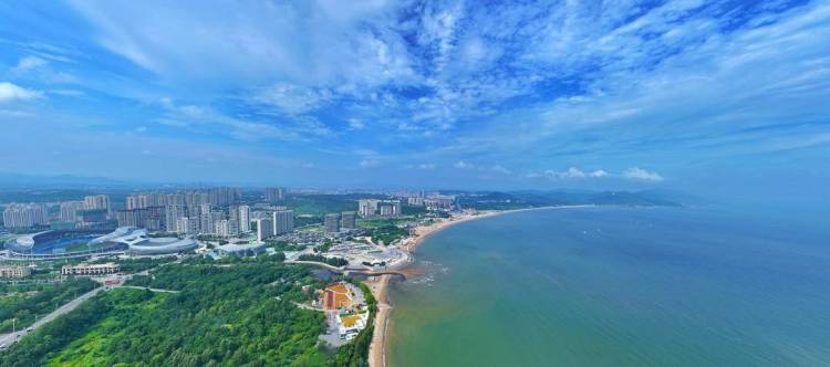 葫芦岛：碧海金沙引客来