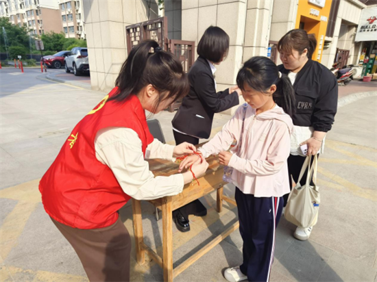 新民市：粽叶飘香传文化 社区端午暖人心_fororder_图片2