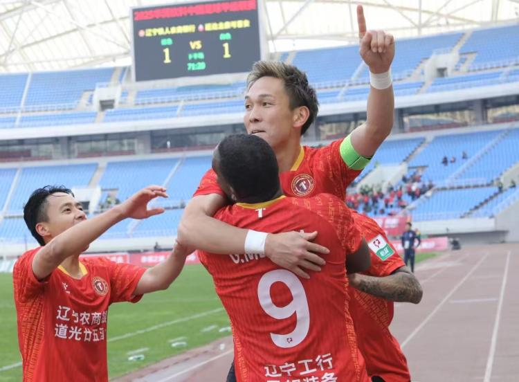 五一假期球场见！辽宁铁人主场赛刮起文旅风