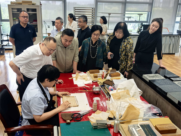 沈阳市人大文旅专业代表小组赴辽宁省图书馆调研_fororder_人大代表2