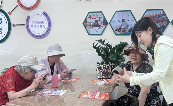 “盛情康养”进社区 帮老年人跨过“数字坎儿”_fororder_马静养老2