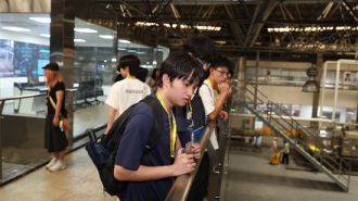 香港学子走进辽宁中粮可口可乐 触摸大国工业时代脉搏
