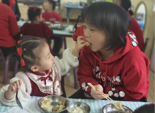 沈阳市铁西区繁荣里实验幼儿园举办新年亲子包饺子主题活动_fororder_教育包饺子2_副本1