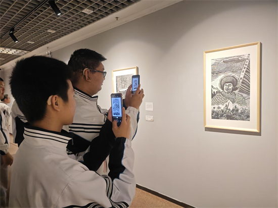 沈阳春晖特教学校聋生版画作品在沈阳市美术馆展出_fororder_教育版画1