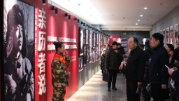 辽宁沈阳：学习雷锋事迹两大主题展开幕