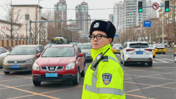 科技赋能交管升级！沈阳公安交警研发“跨模态智能体+AR眼镜”让违法车辆无处遁形