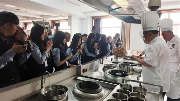“你好，沈阳”中韩烹饪教育国际交流活动在沈阳市外事服务学校举行_fororder_黄非烹饪2